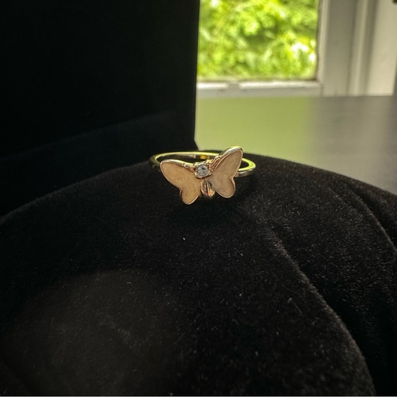 Like New Vintage Gold-Toned Avon Ring Size ~6.5 Enamel Yellow Butterfly - Picture 2 of 5